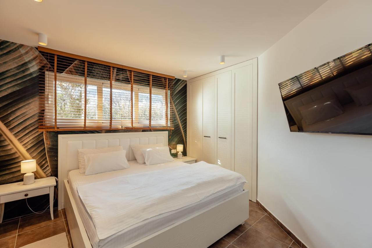 Stylish Mini-House With Garden & Beach Bijela Bagian luar foto