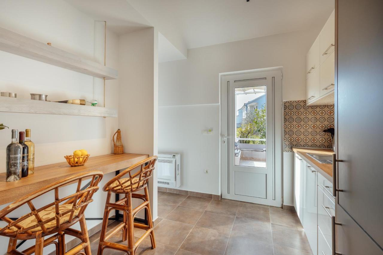 Stylish Mini-House With Garden & Beach Bijela Bagian luar foto