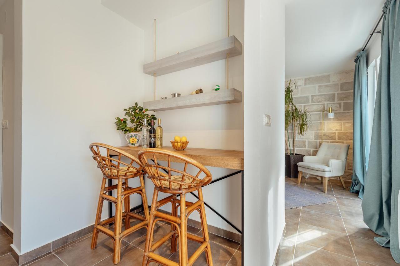 Stylish Mini-House With Garden & Beach Bijela Bagian luar foto