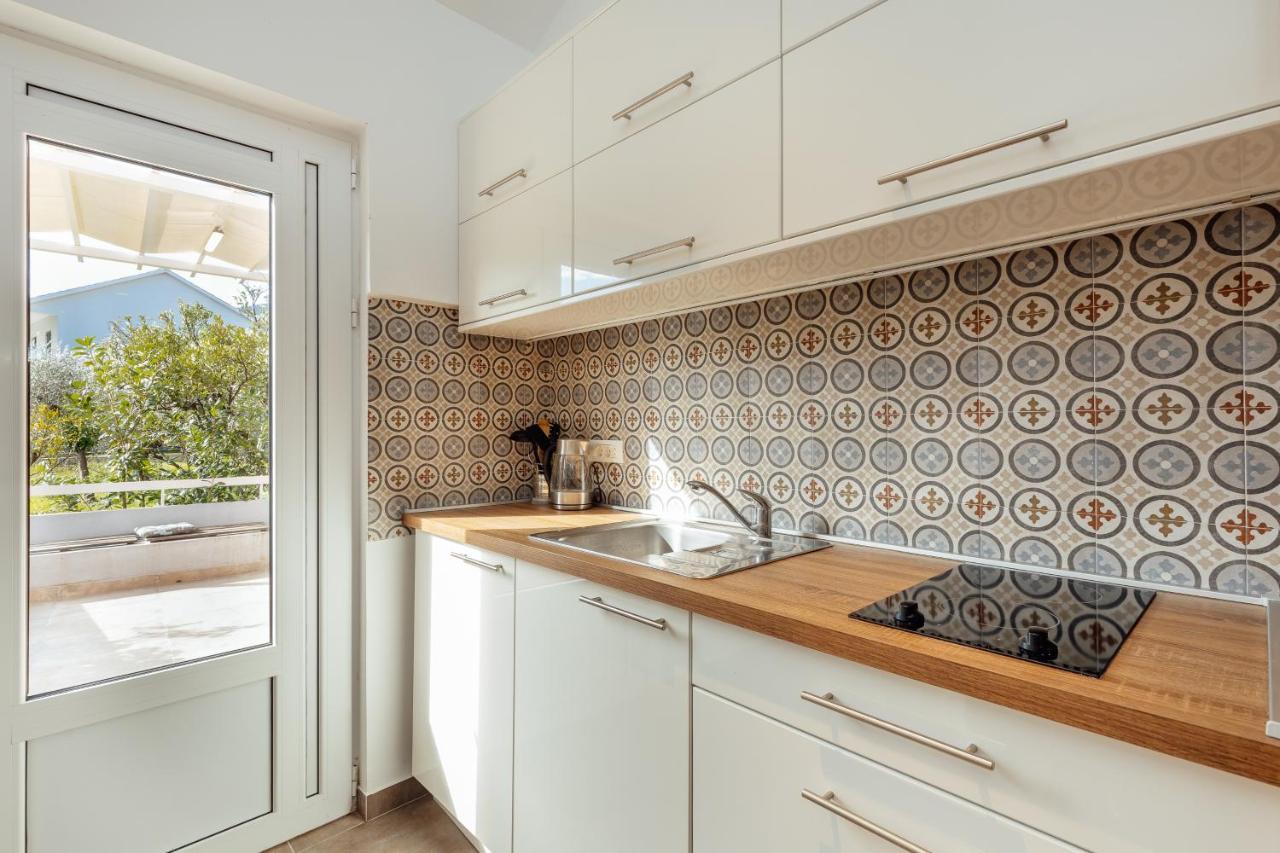 Stylish Mini-House With Garden & Beach Bijela Bagian luar foto