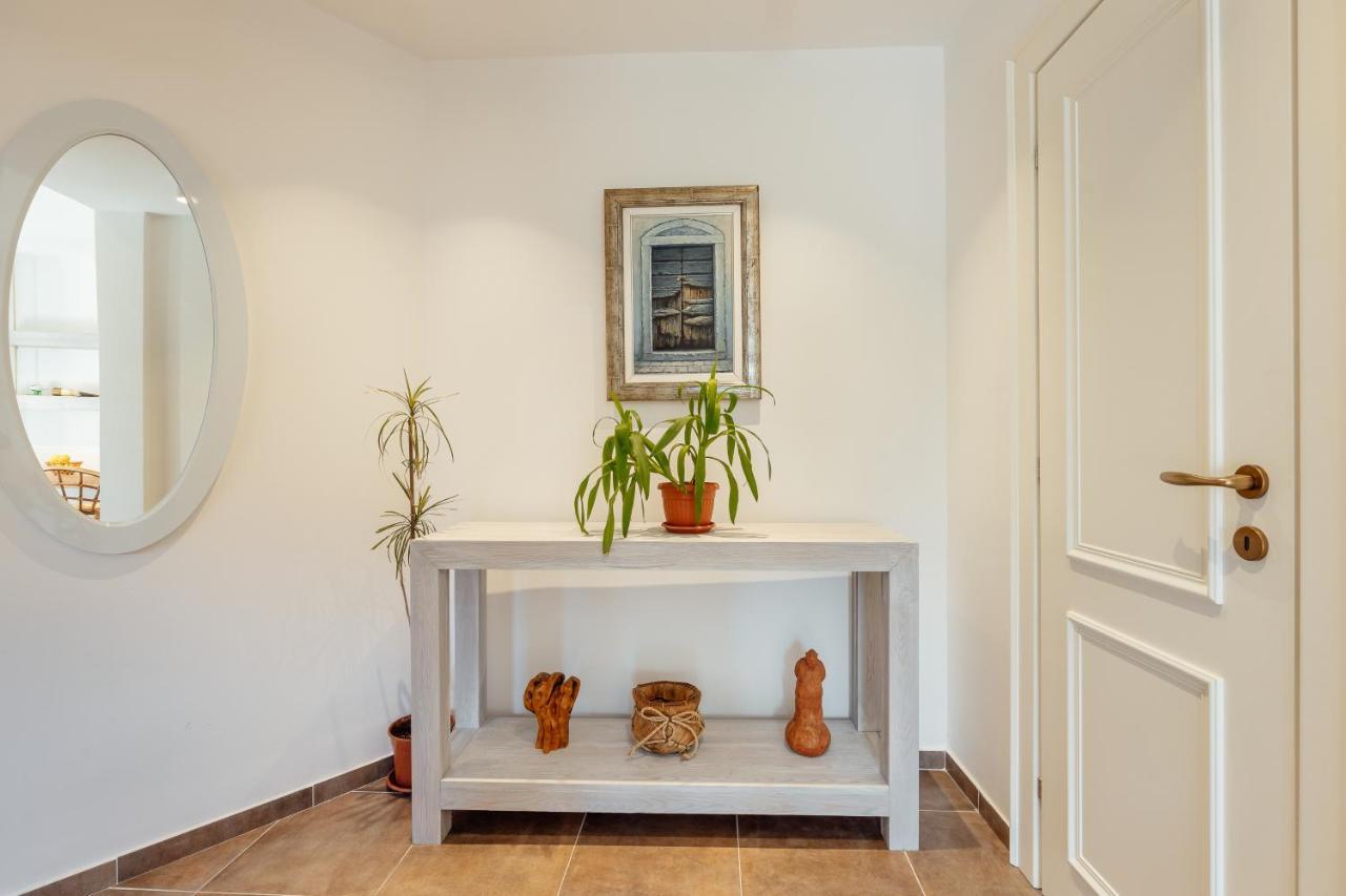 Stylish Mini-House With Garden & Beach Bijela Bagian luar foto