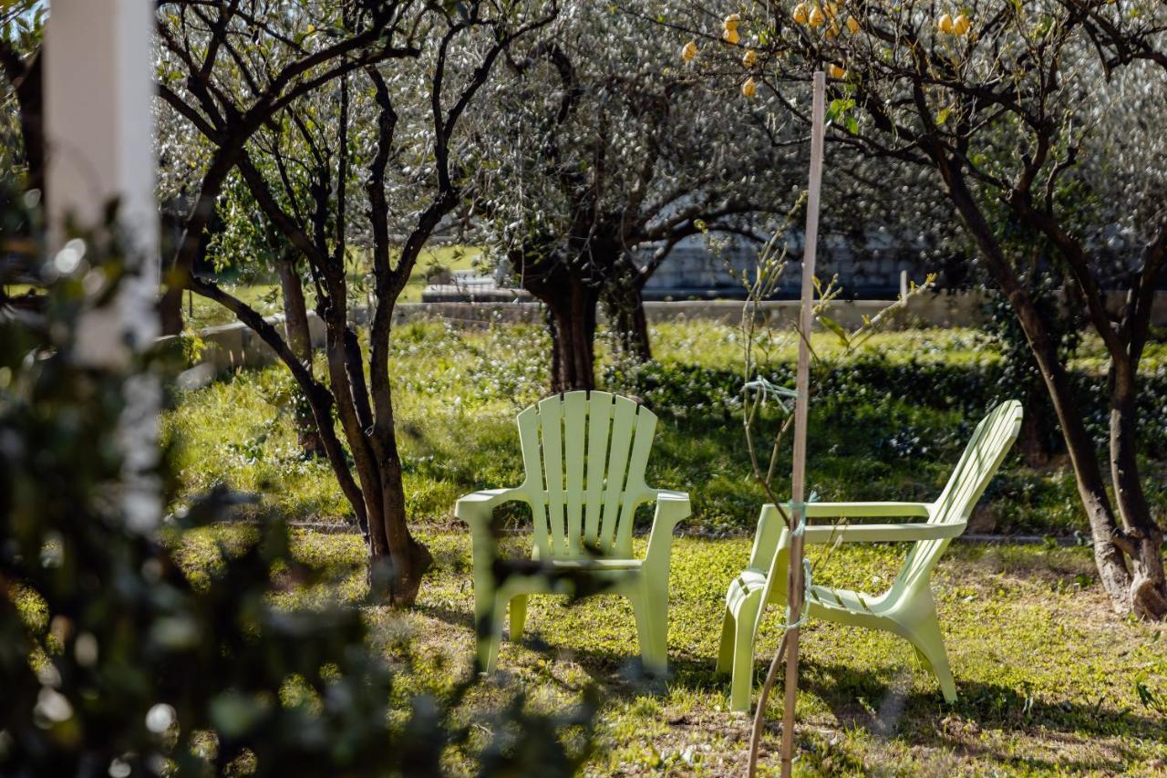 Stylish Mini-House With Garden & Beach Bijela Bagian luar foto