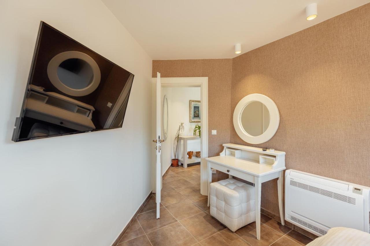 Stylish Mini-House With Garden & Beach Bijela Bagian luar foto