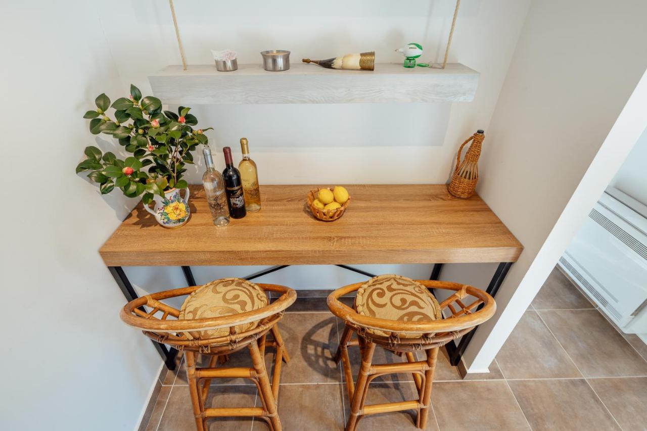 Stylish Mini-House With Garden & Beach Bijela Bagian luar foto