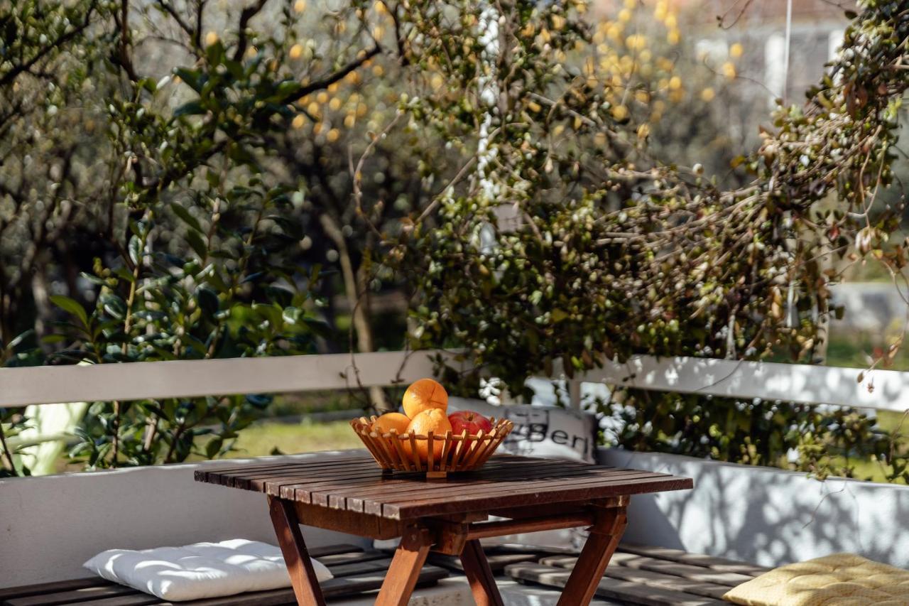 Stylish Mini-House With Garden & Beach Bijela Bagian luar foto