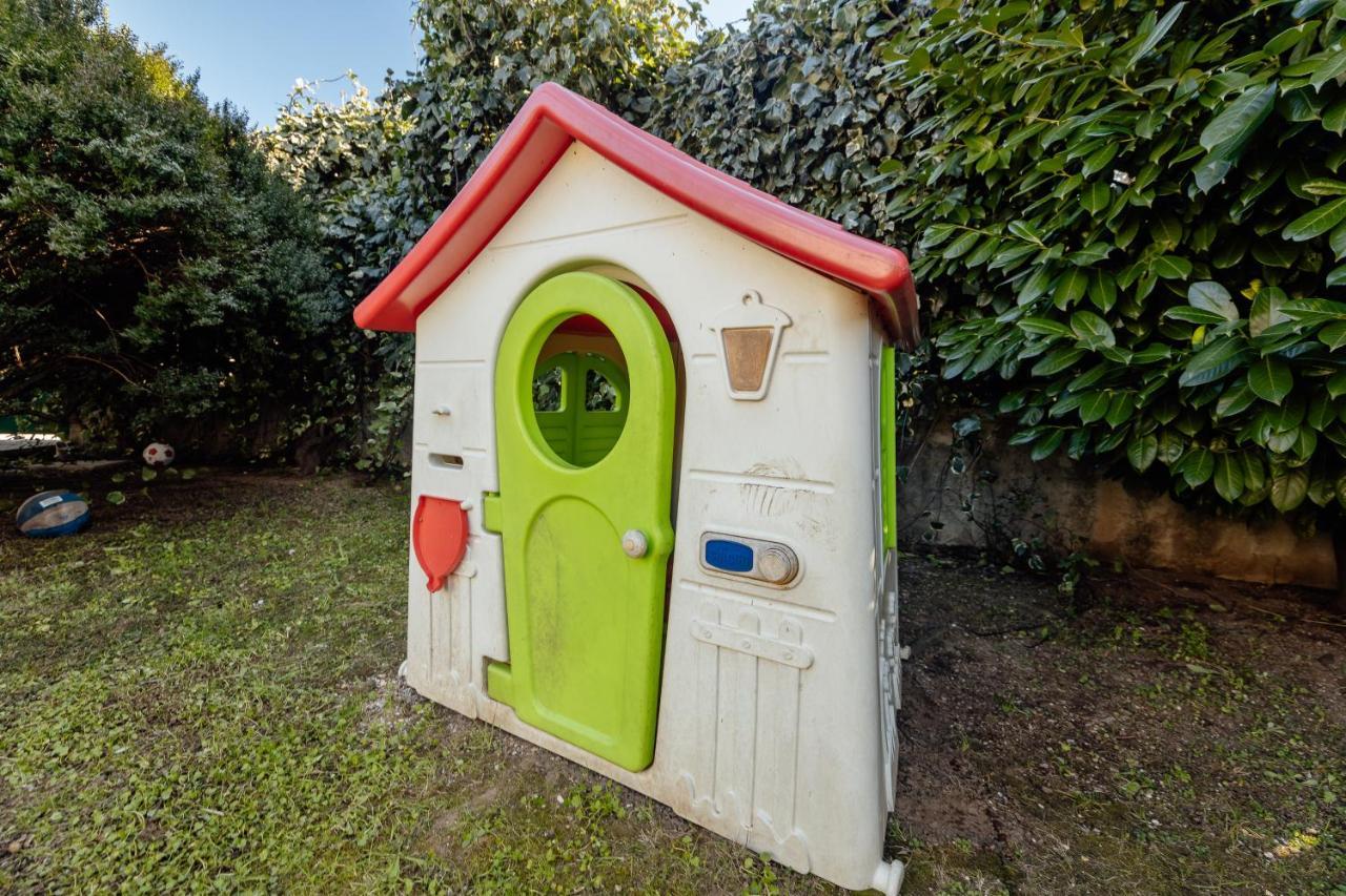 Stylish Mini-House With Garden & Beach Bijela Bagian luar foto