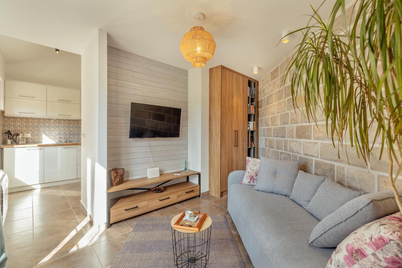 Stylish Mini-House With Garden & Beach Bijela Bagian luar foto